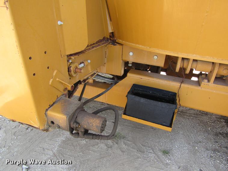 image for item DD8901 2009 HayBuster CMF-425 vertical feed mixer