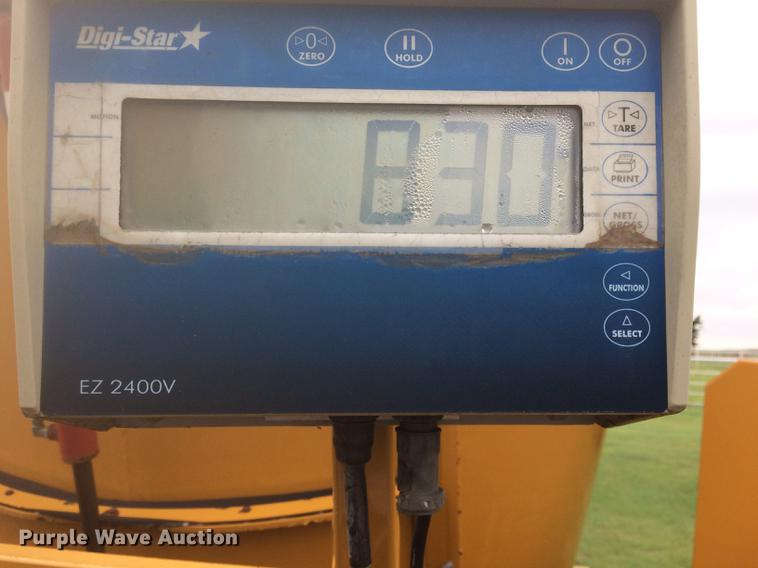 image for item DD8901 2009 HayBuster CMF-425 vertical feed mixer