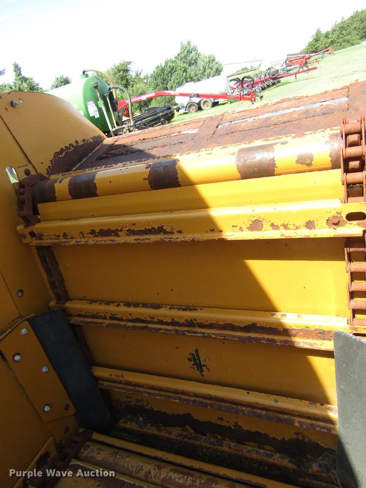 image for item DD8901 2009 HayBuster CMF-425 vertical feed mixer