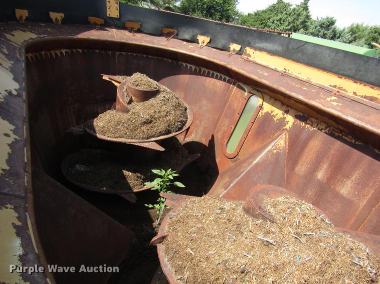 image for item DD8901 2009 HayBuster CMF-425 vertical feed mixer