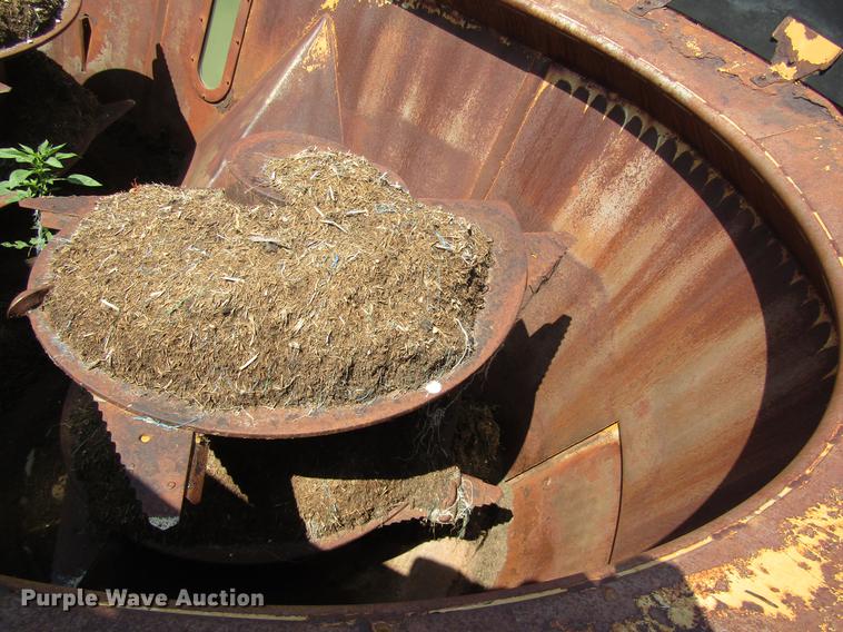 image for item DD8901 2009 HayBuster CMF-425 vertical feed mixer