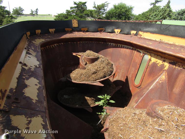 image for item DD8901 2009 HayBuster CMF-425 vertical feed mixer