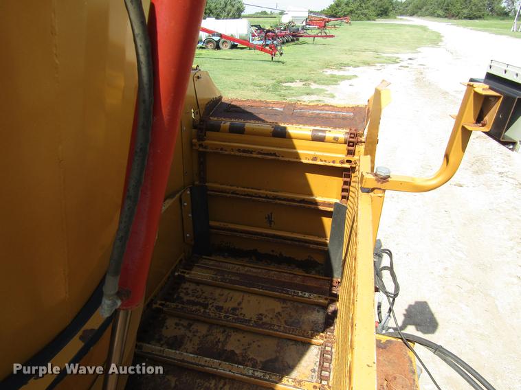 image for item DD8901 2009 HayBuster CMF-425 vertical feed mixer