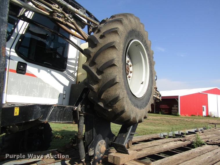 image for item DD8902 2009 SpraCoupe 4660 sprayer