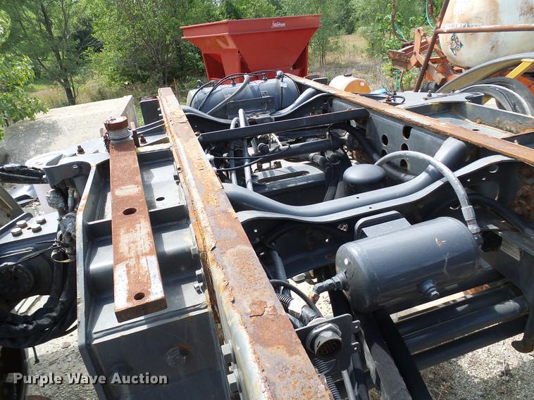 image for item DE5098 Ag-Chem RoGator RG1100 applicator