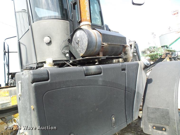 image for item DE5098 Ag-Chem RoGator RG1100 applicator