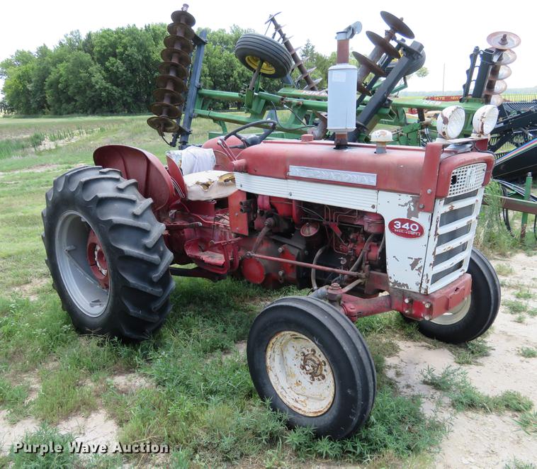 image for item DE6353 International 340 utility tractor