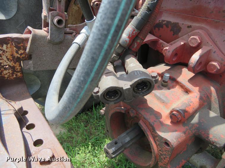 image for item DE6353 International 340 utility tractor