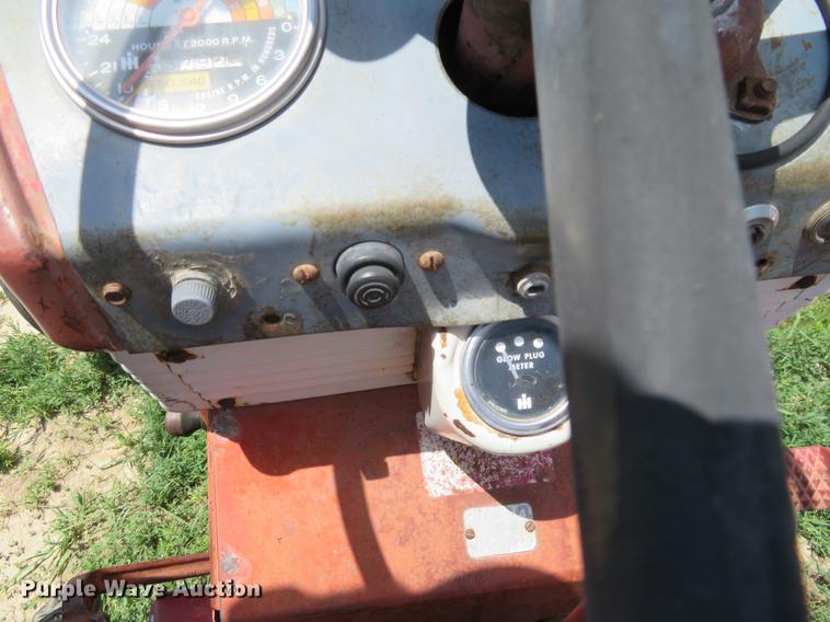 image for item DE6353 International 340 utility tractor