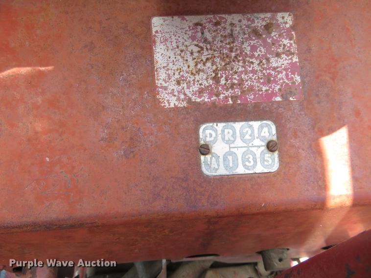 image for item DE6353 International 340 utility tractor