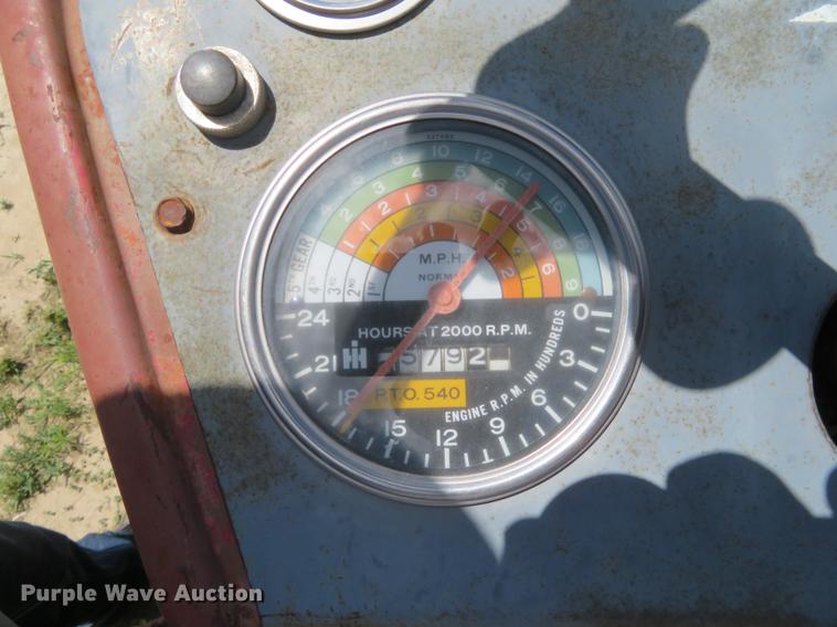 image for item DE6353 International 340 utility tractor