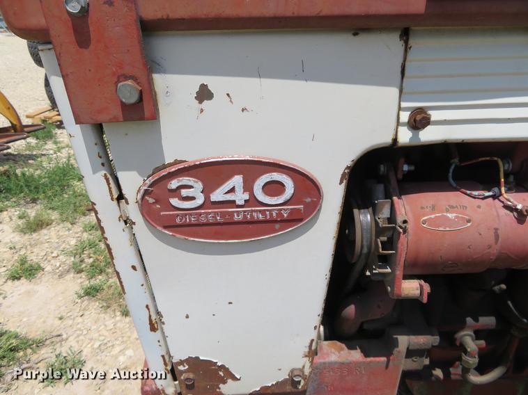 image for item DE6353 International 340 utility tractor