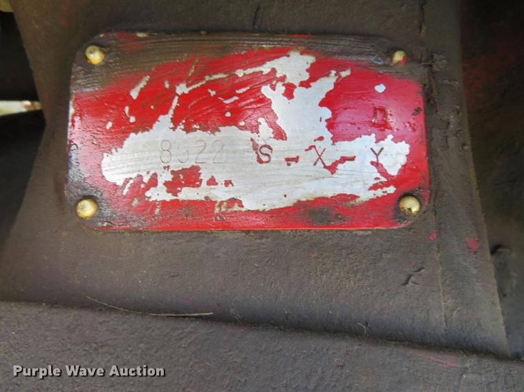 image for item DE6353 International 340 utility tractor
