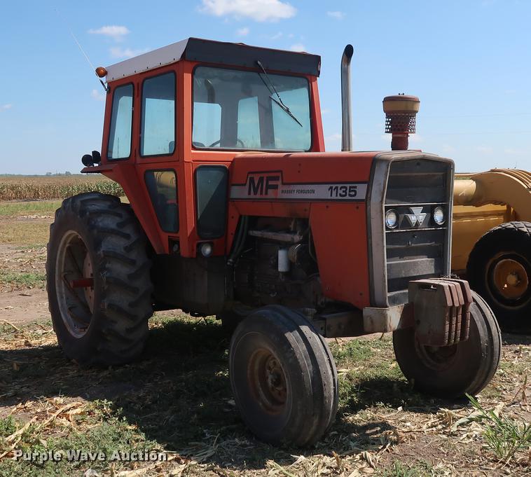 image for item DF2306 1976 Massey Ferguson 1135 tractor