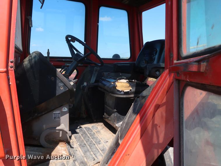 image for item DF2306 1976 Massey Ferguson 1135 tractor