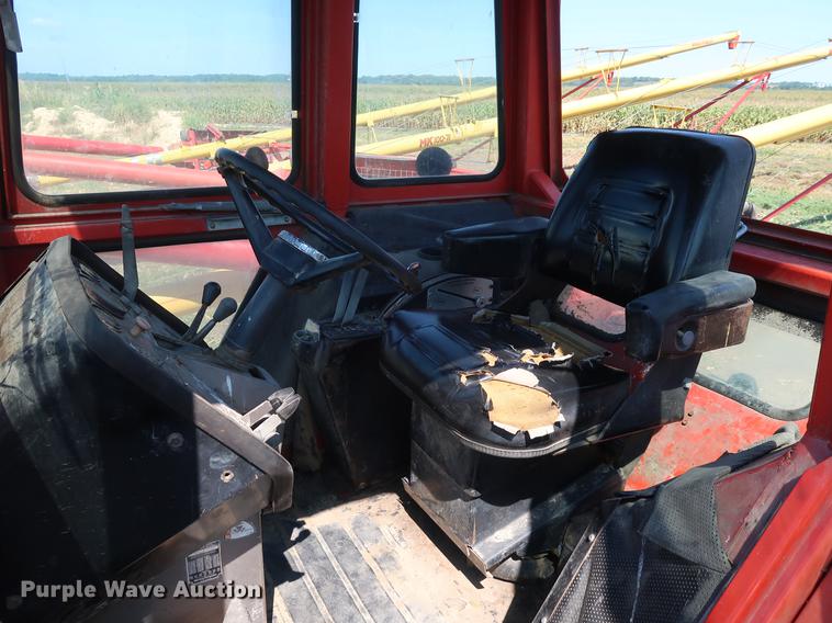 image for item DF2306 1976 Massey Ferguson 1135 tractor