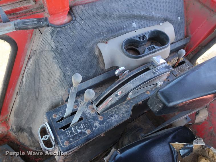 image for item DF2306 1976 Massey Ferguson 1135 tractor