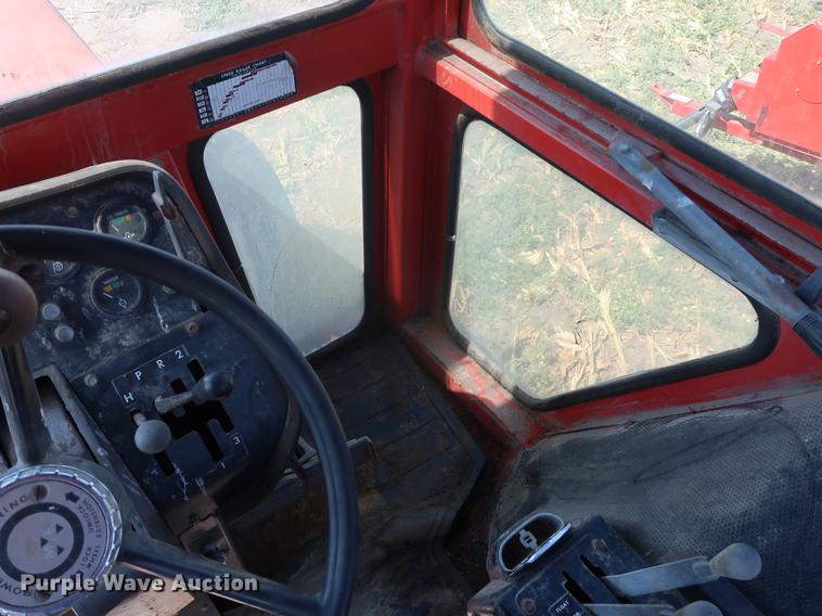 image for item DF2306 1976 Massey Ferguson 1135 tractor