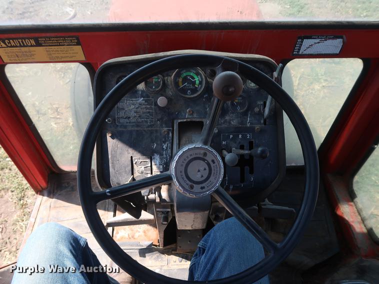 image for item DF2306 1976 Massey Ferguson 1135 tractor