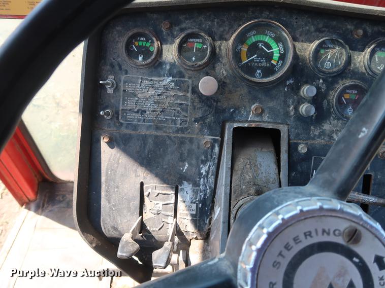 image for item DF2306 1976 Massey Ferguson 1135 tractor