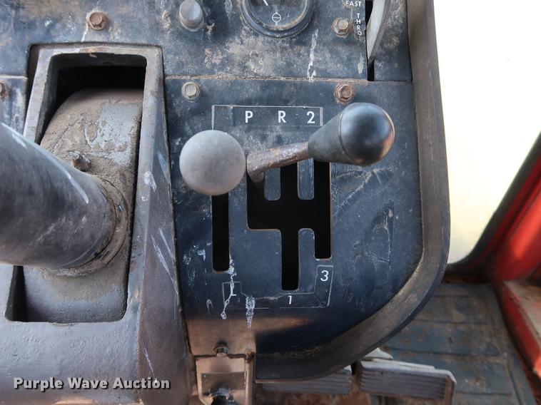 image for item DF2306 1976 Massey Ferguson 1135 tractor