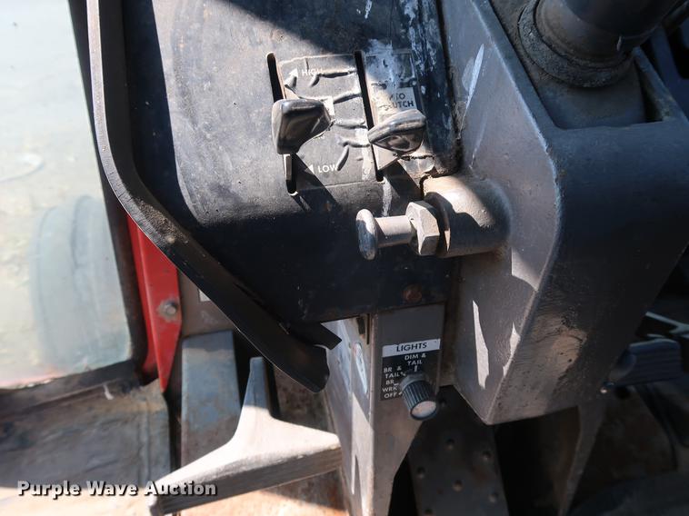 image for item DF2306 1976 Massey Ferguson 1135 tractor