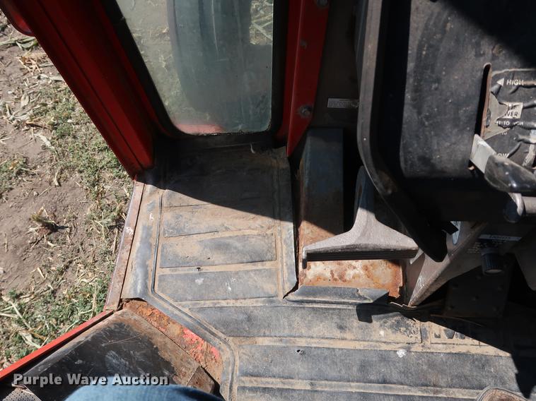 image for item DF2306 1976 Massey Ferguson 1135 tractor