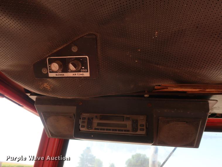 image for item DF2306 1976 Massey Ferguson 1135 tractor