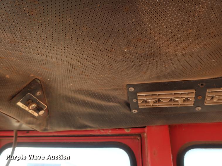 image for item DF2306 1976 Massey Ferguson 1135 tractor