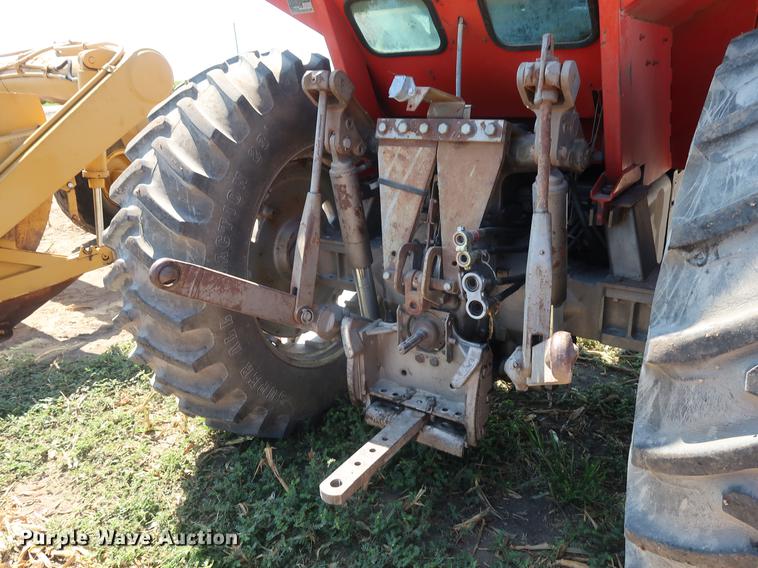 image for item DF2306 1976 Massey Ferguson 1135 tractor