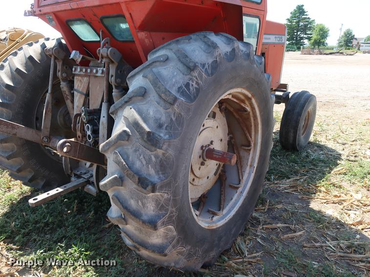 image for item DF2306 1976 Massey Ferguson 1135 tractor