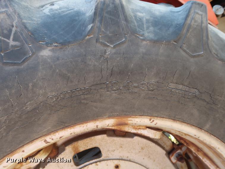 image for item DF2306 1976 Massey Ferguson 1135 tractor