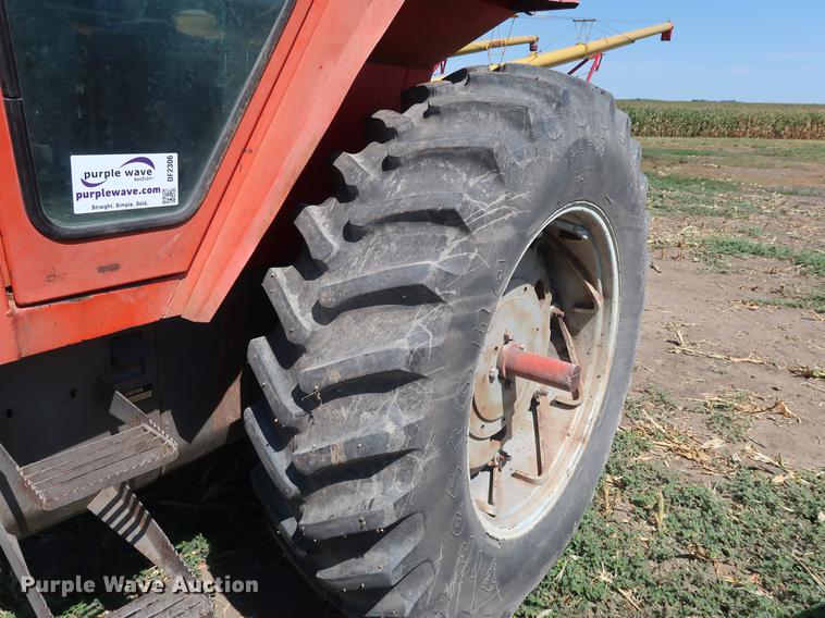 image for item DF2306 1976 Massey Ferguson 1135 tractor