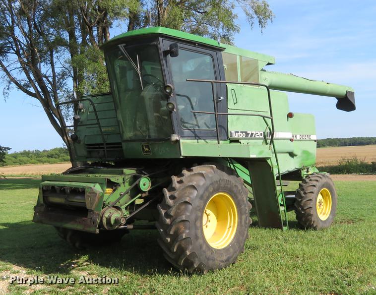 image for item DF9891 1980 John Deere 7720 RWA combine