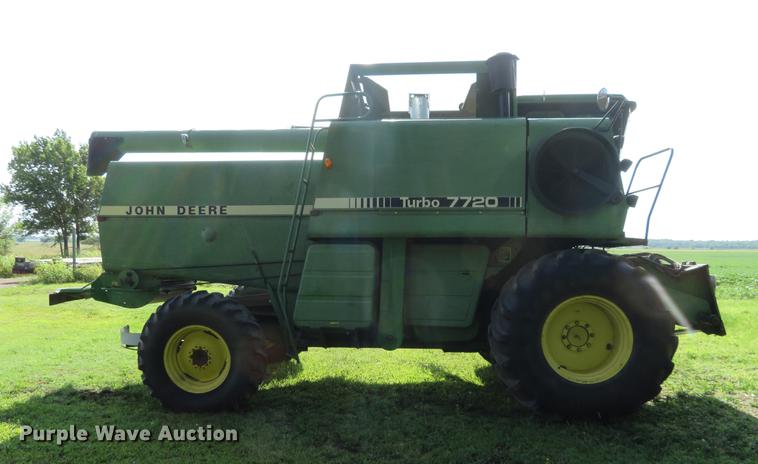 image for item DF9891 1980 John Deere 7720 RWA combine