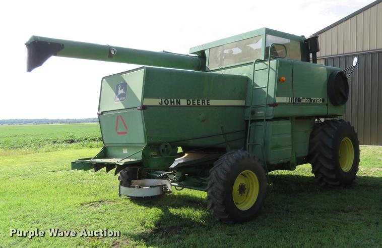 image for item DF9891 1980 John Deere 7720 RWA combine