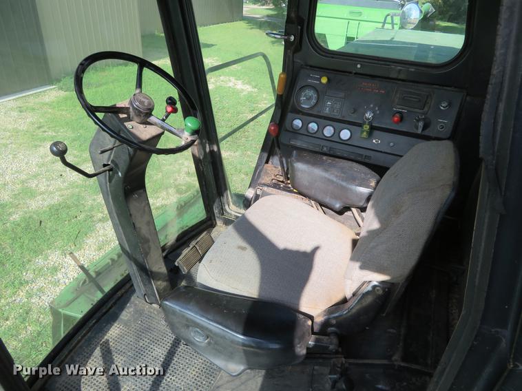 image for item DF9891 1980 John Deere 7720 RWA combine