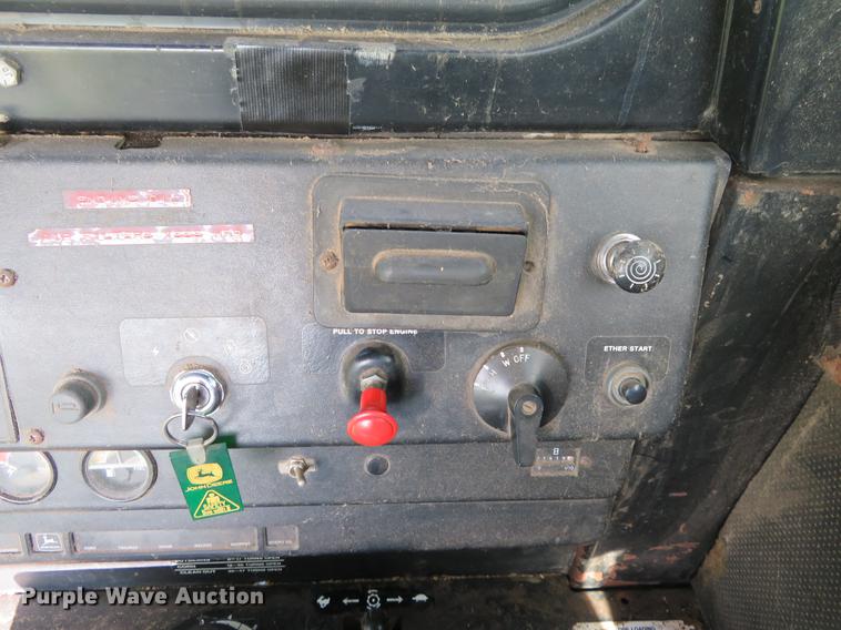 image for item DF9891 1980 John Deere 7720 RWA combine