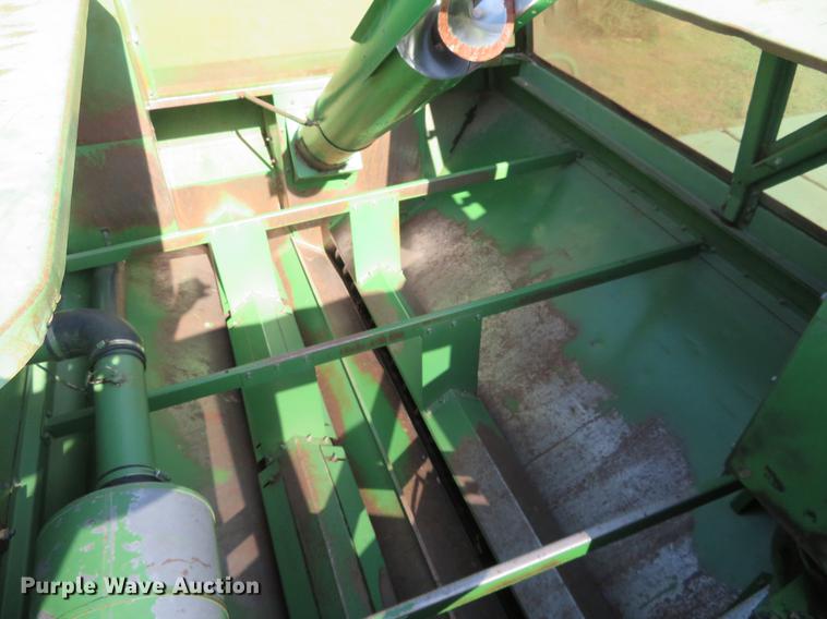 image for item DF9891 1980 John Deere 7720 RWA combine