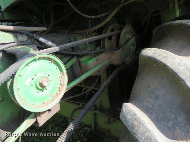 image for item DF9891 1980 John Deere 7720 RWA combine