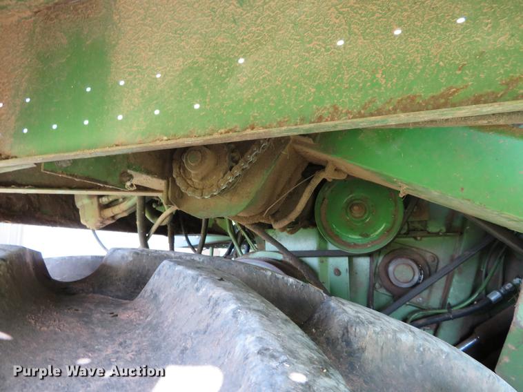image for item DF9891 1980 John Deere 7720 RWA combine