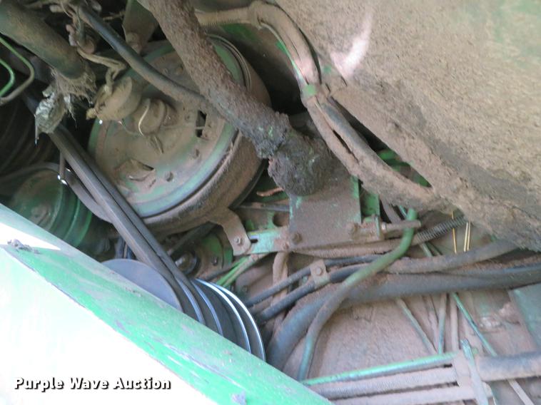image for item DF9891 1980 John Deere 7720 RWA combine