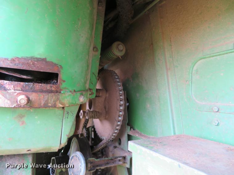 image for item DF9891 1980 John Deere 7720 RWA combine