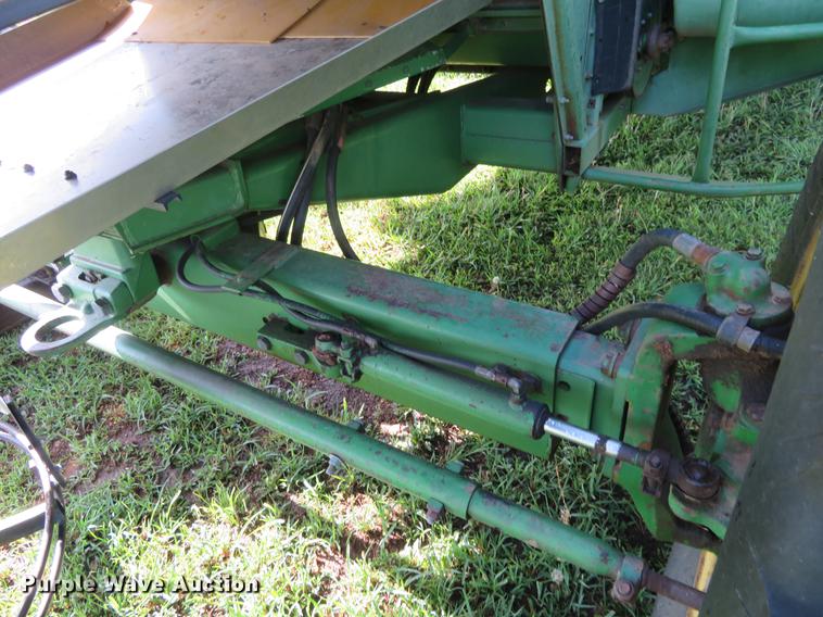 image for item DF9891 1980 John Deere 7720 RWA combine