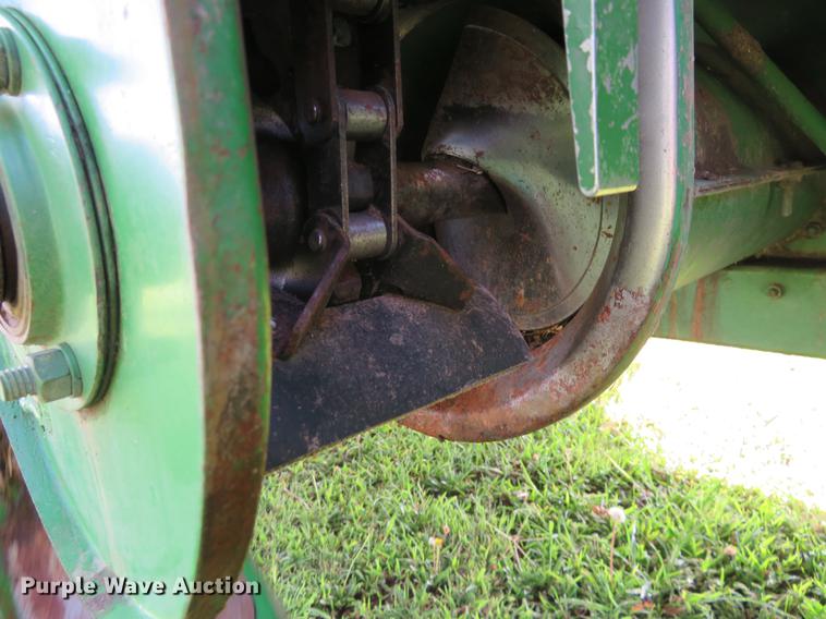 image for item DF9891 1980 John Deere 7720 RWA combine