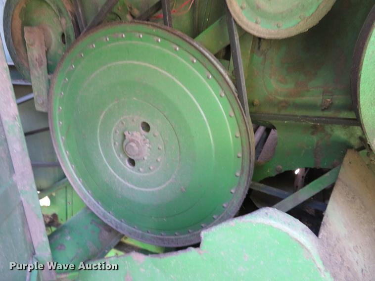 image for item DF9891 1980 John Deere 7720 RWA combine
