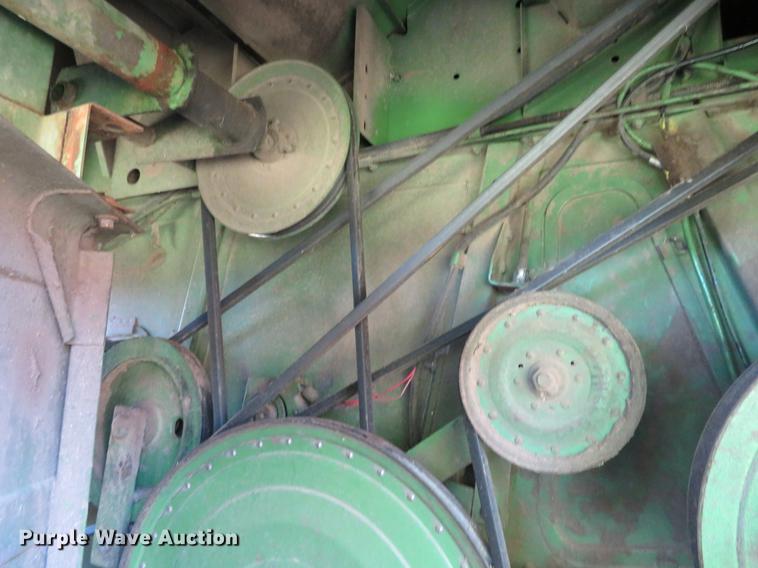 image for item DF9891 1980 John Deere 7720 RWA combine