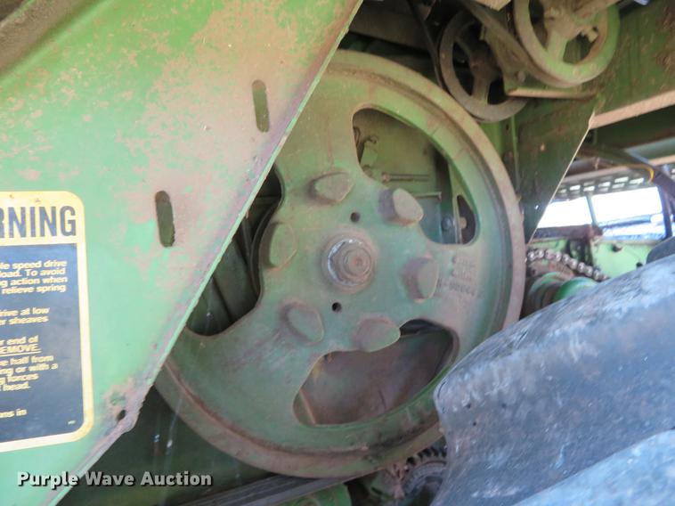 image for item DF9891 1980 John Deere 7720 RWA combine