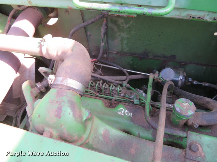 image for item DF9891 1980 John Deere 7720 RWA combine