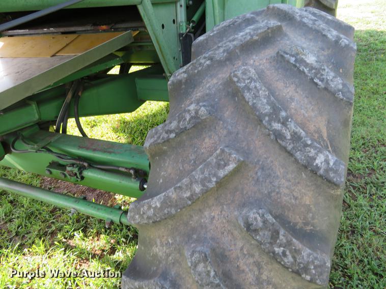image for item DF9891 1980 John Deere 7720 RWA combine
